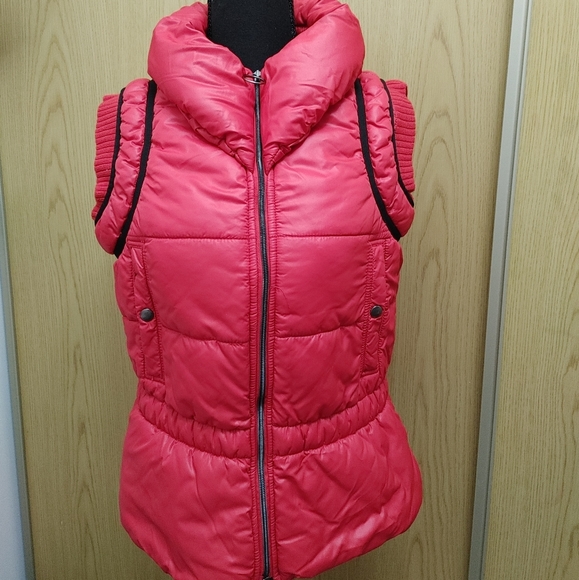 Chic Levis Wowen's Puffer Vest - Picture 2 of 2